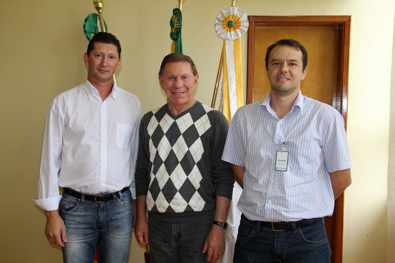 PREFEITO CASALI RECEBE PRESIDENTE DA COTRIMAIO